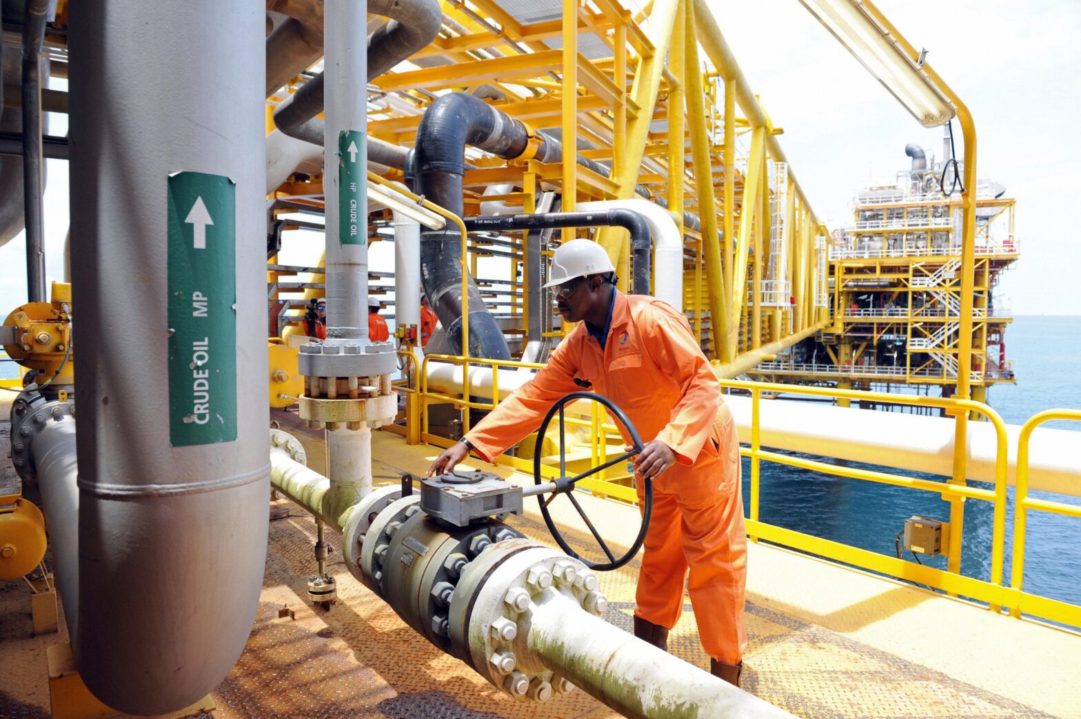 Angola’s oil production drops below one million barrels for the first time since OPEC exit