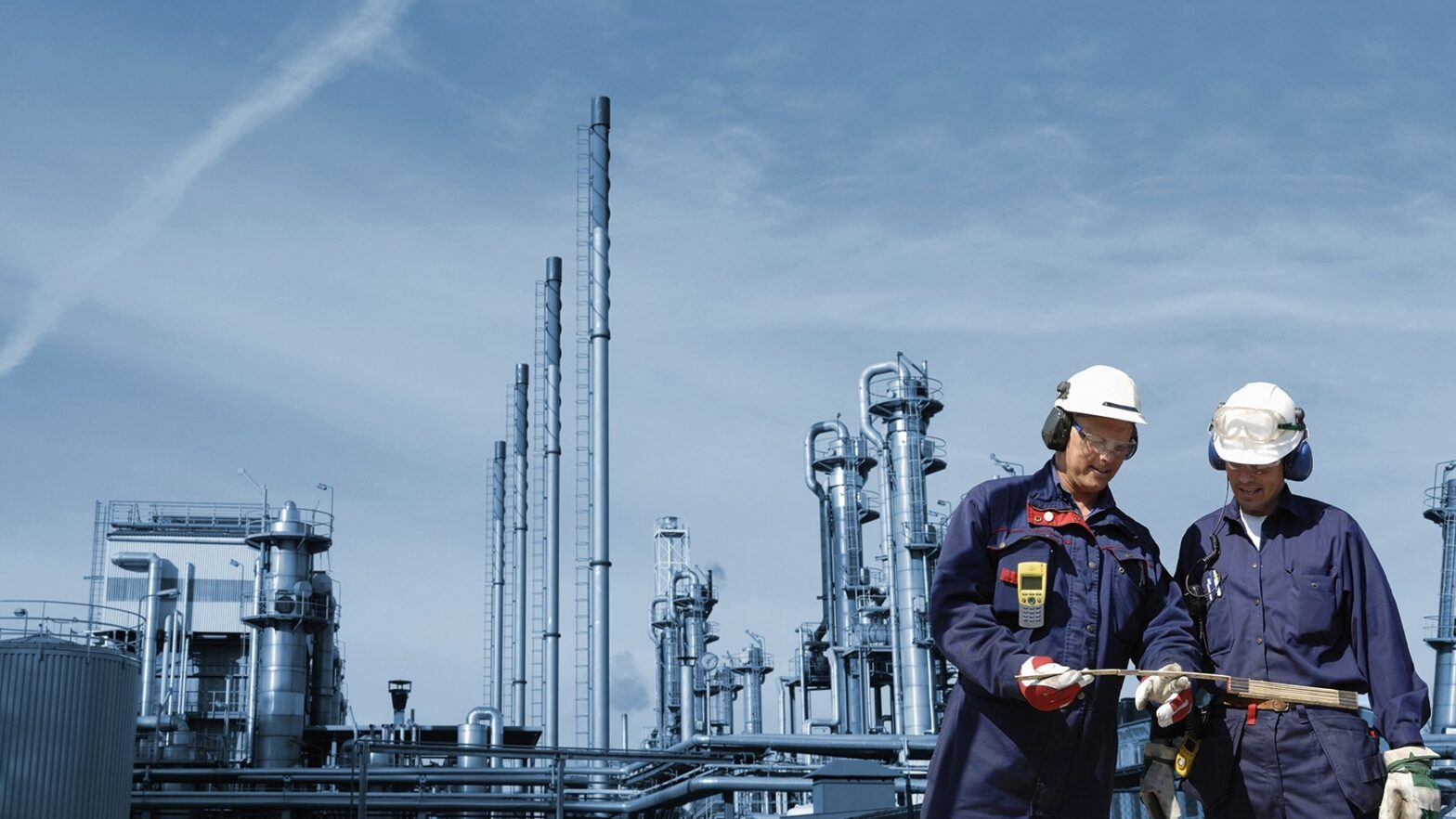 Starting out in oil and gas sector: Essential tips for aspiring professionals