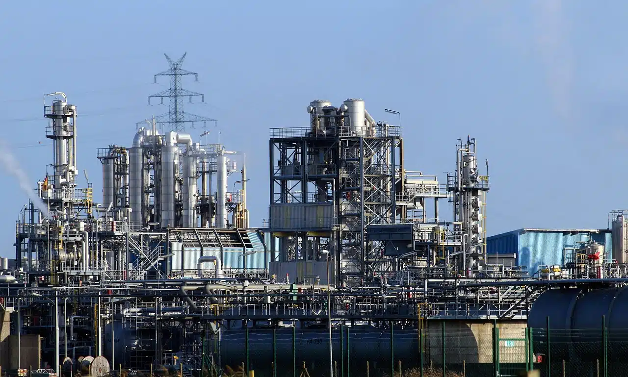 Oil and petrochemical refinery
