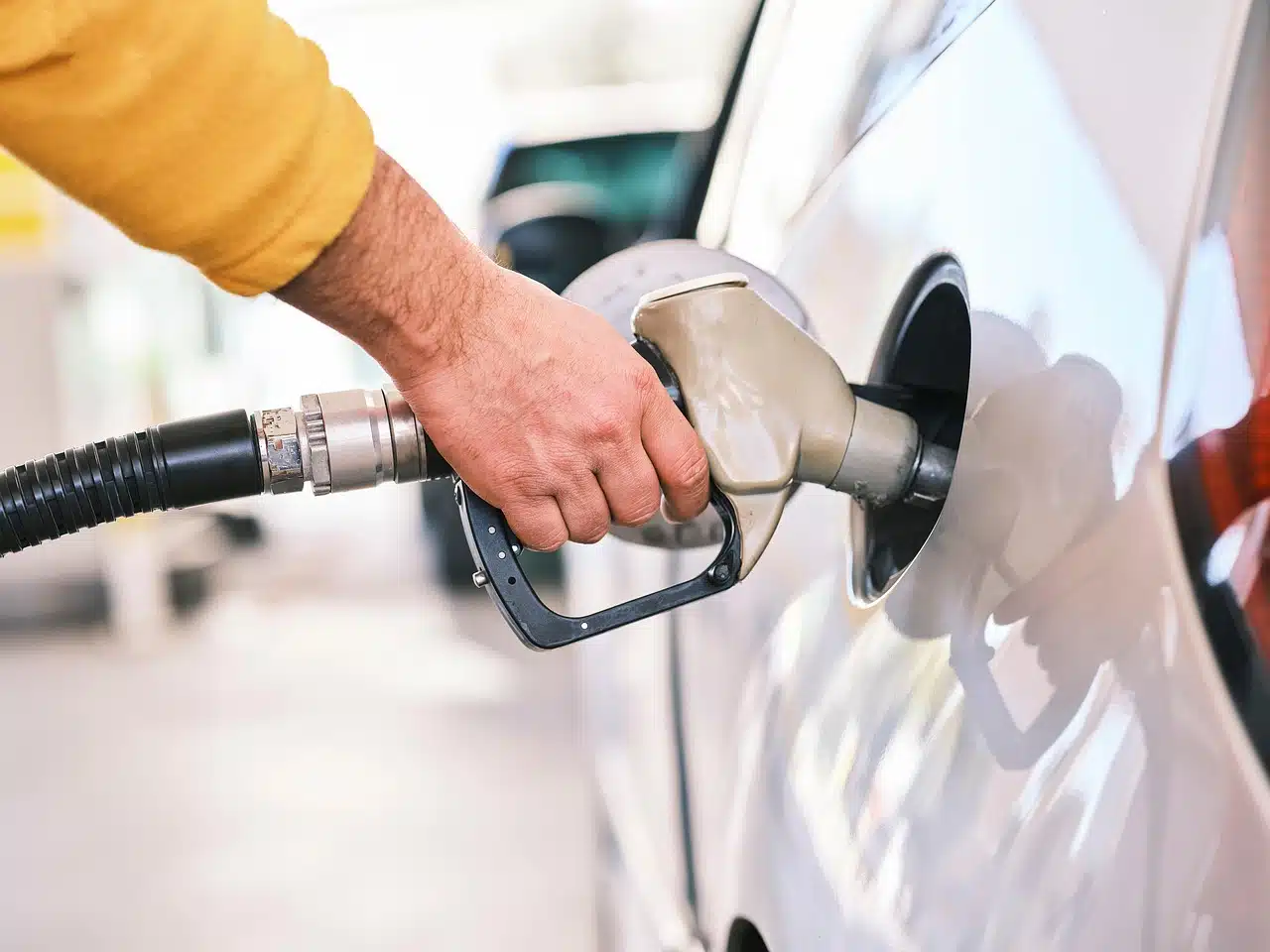 Petrol pumping station