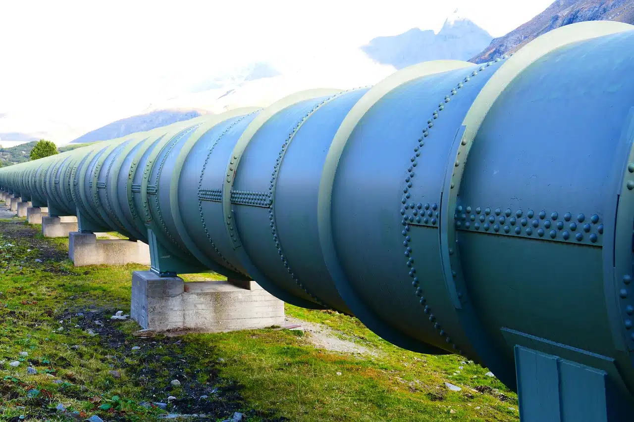 Zimbabwe, Zambia sign deal to jointly develop pipeline for supply of petroleum products