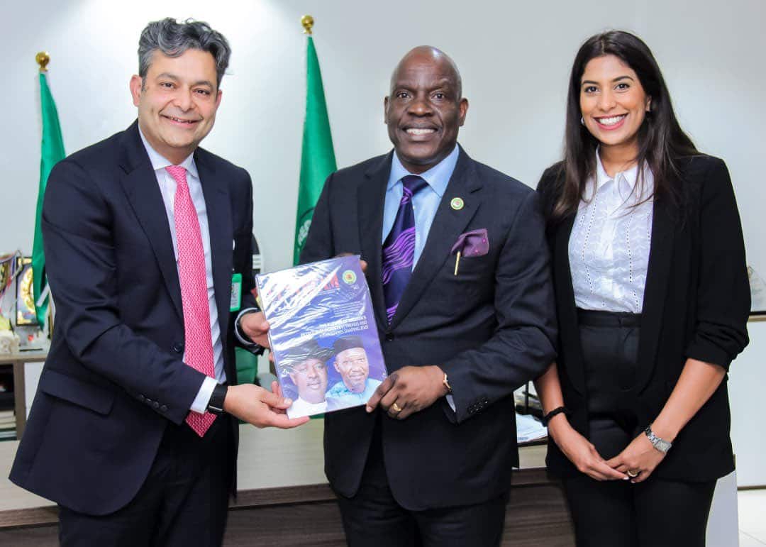 Nigeria's oil regulator boss, Komolafe Gbenga, flanked by Barclay executives