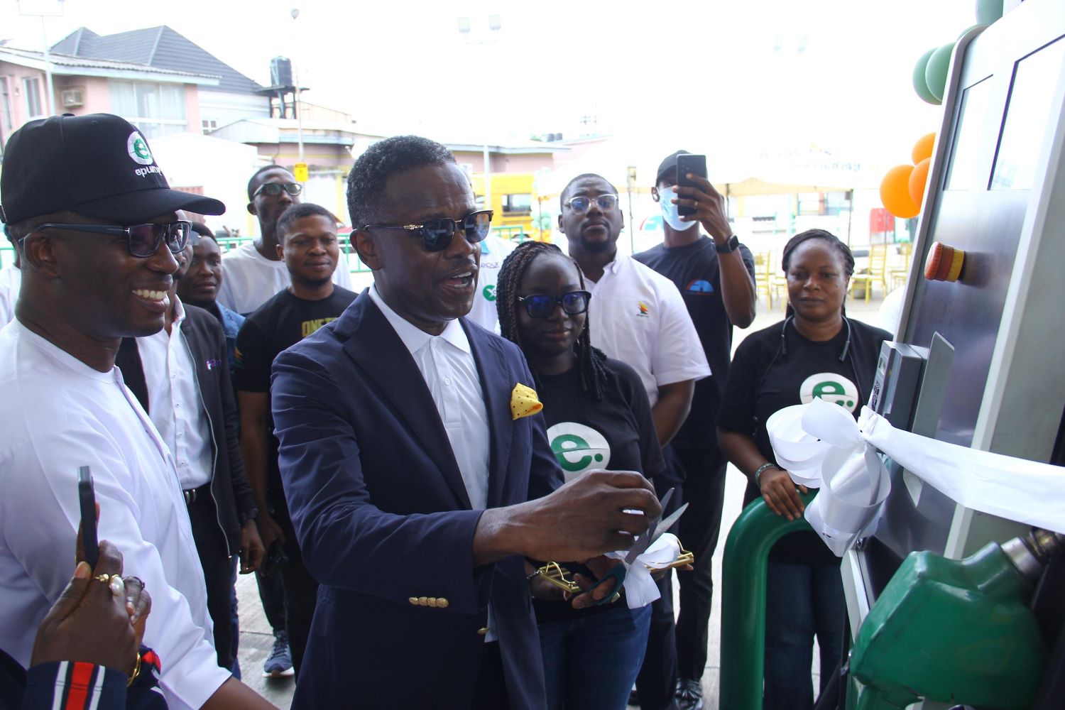 Eterna Managing Director/CEO, Olumide Adeosun, unveils self-service fuel terminal