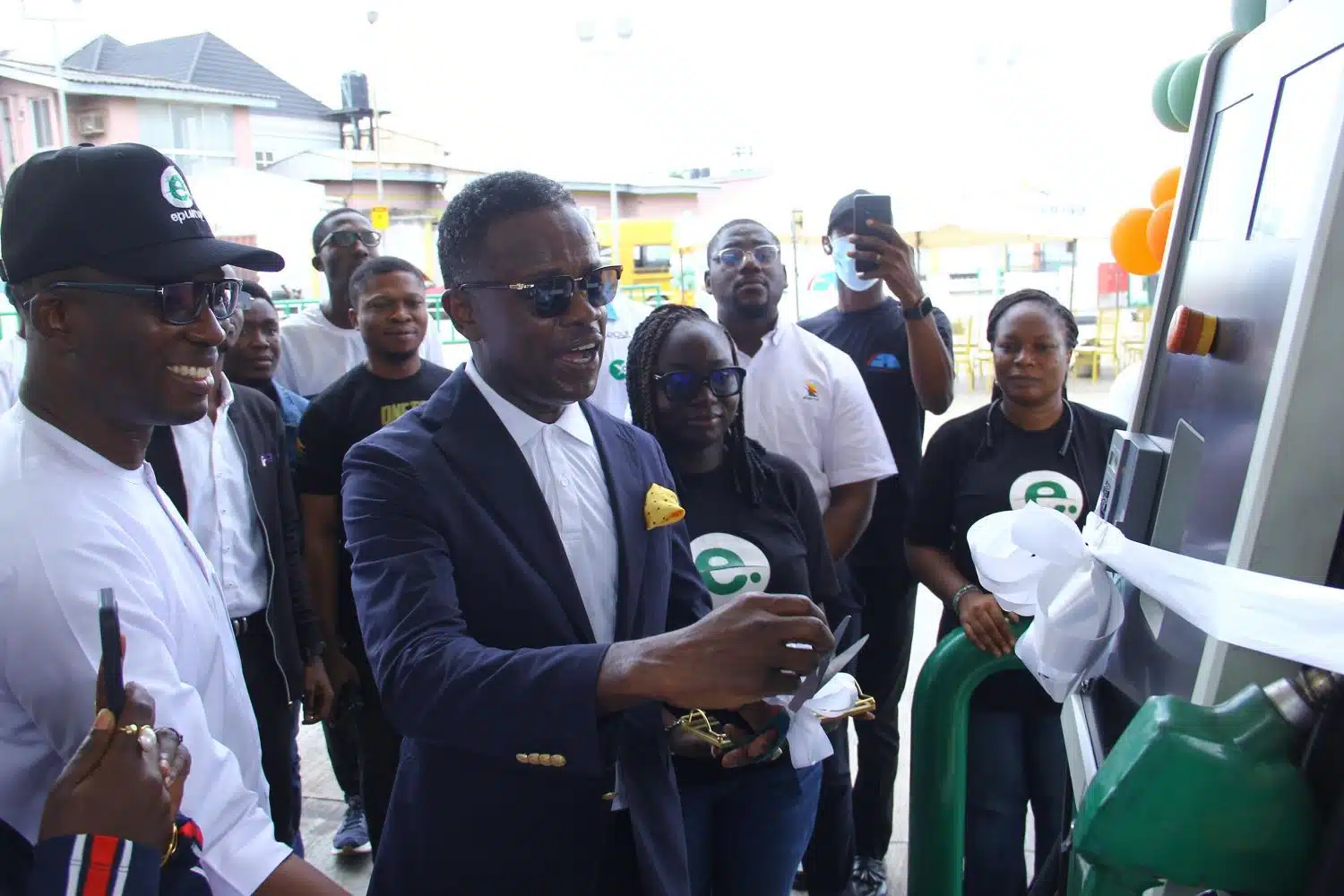 Eterna Managing Director/CEO, Olumide Adeosun, unveils self-service fuel terminal