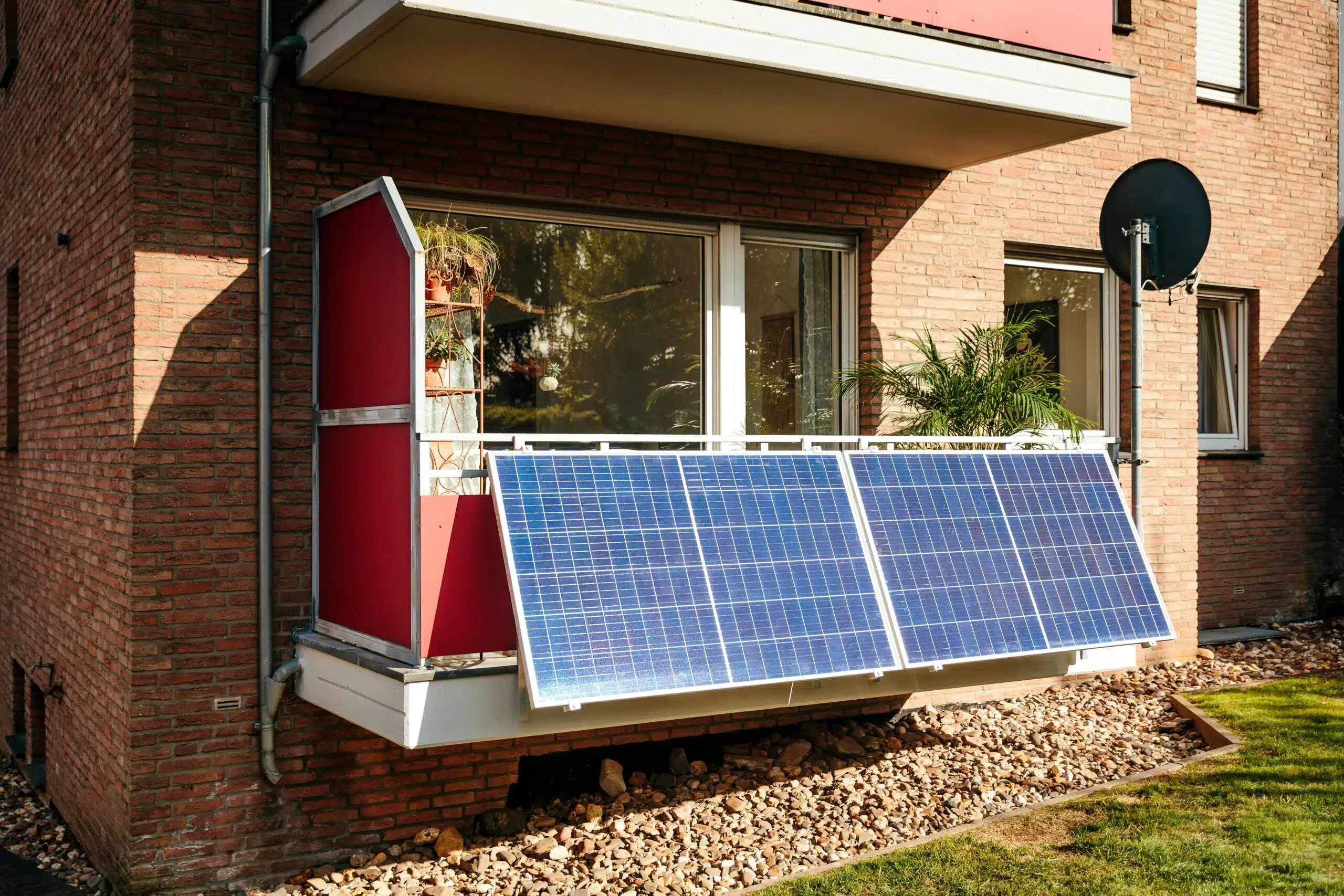 A balcony solar hanging in a bungalow apartment